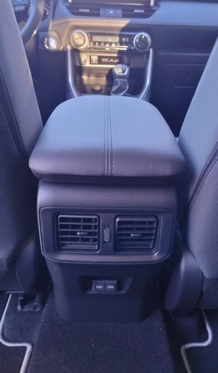 Toyota RAV 4 2.5 4x2 Hybrid Team Deutschland