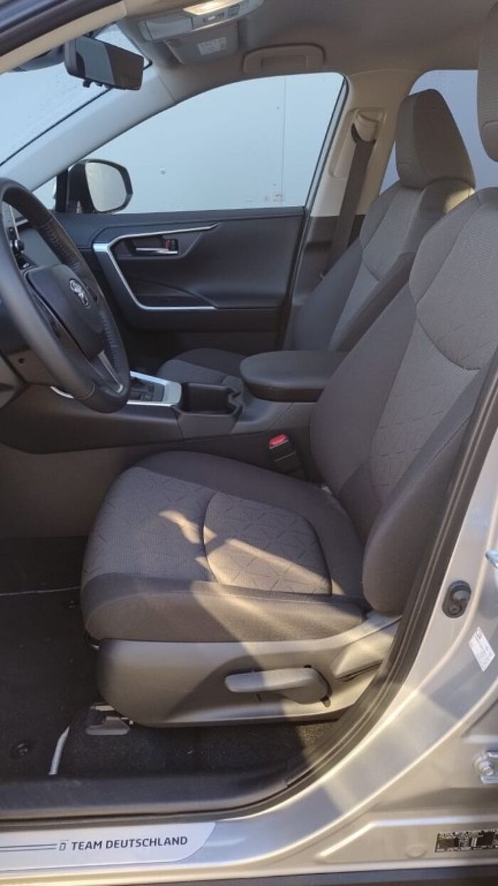 Toyota RAV 4 2.5 4x2 Hybrid Team Deutschland